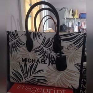 NWOT Michael Kors Mirella Medium East West Tote With Palm Leaves